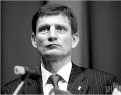 Oleksandr Sych, vice-premier ministre pour les Affaires économiques du gouvernement de facto en Ukraine, est l'idéologue du parti Svoboda (Liberté) d'inspiration fasciste